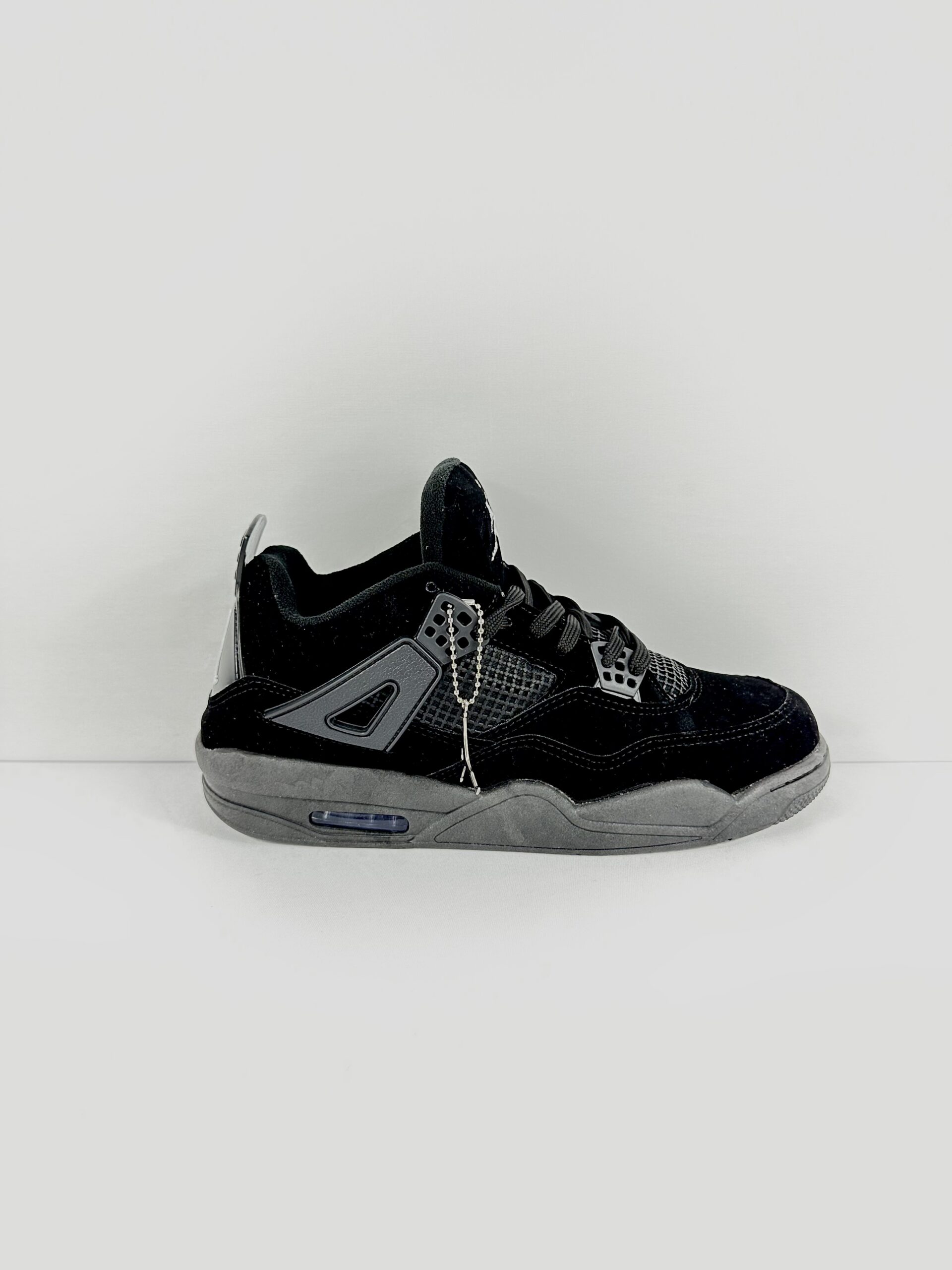 Tênis Air Jordan 4 - Preto Camurça