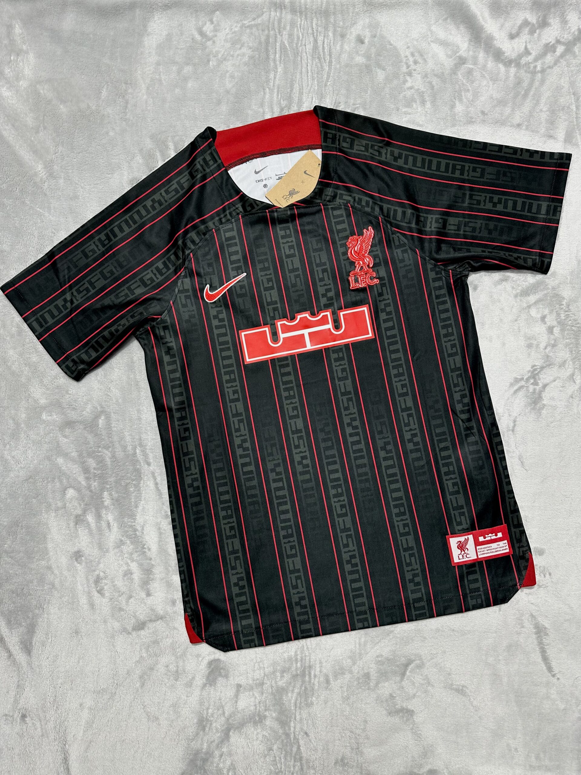 Camisa Liverpool FC x LeBron James 2025