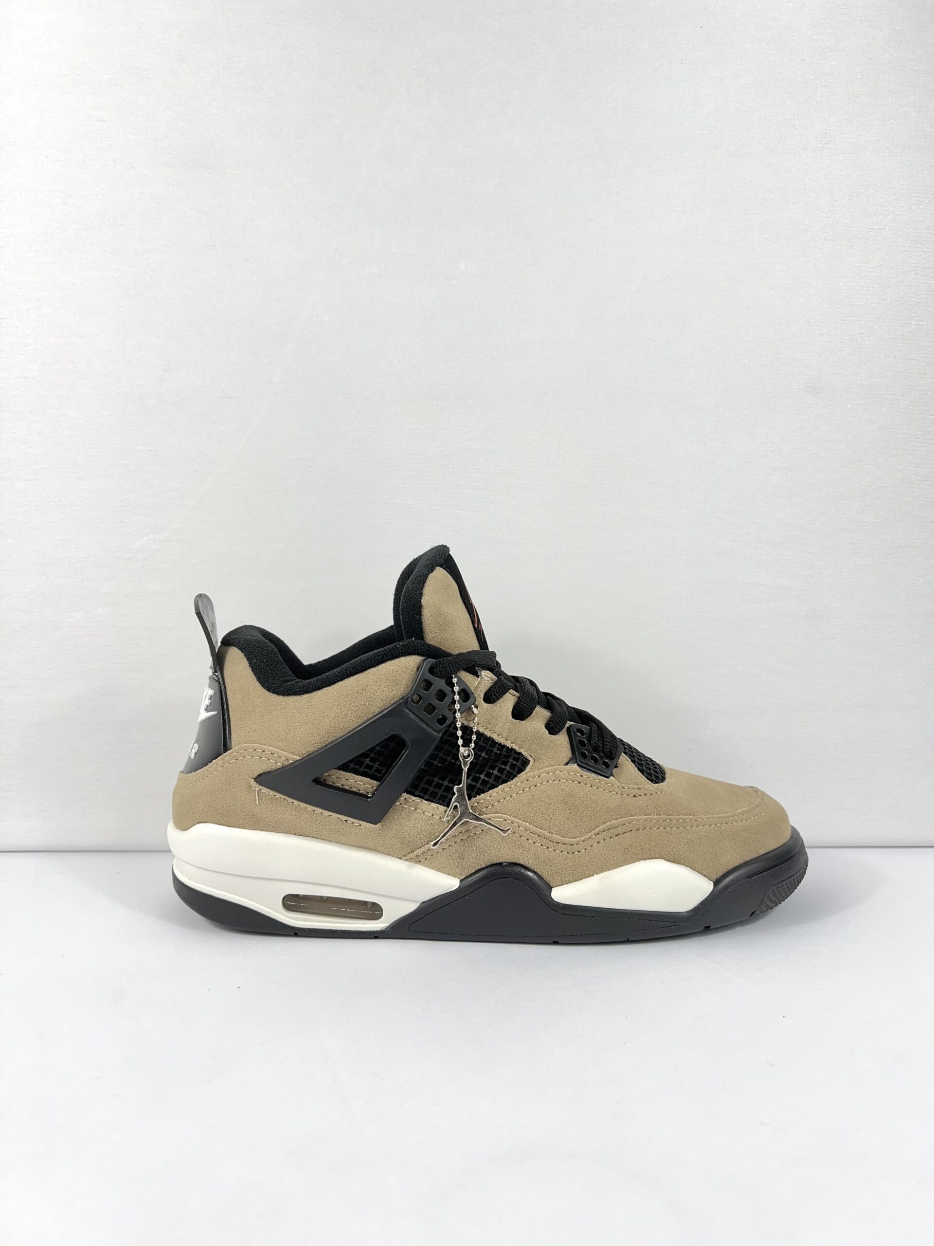 Tênis Air Jordan 4 - Marrom/Preto/Branco