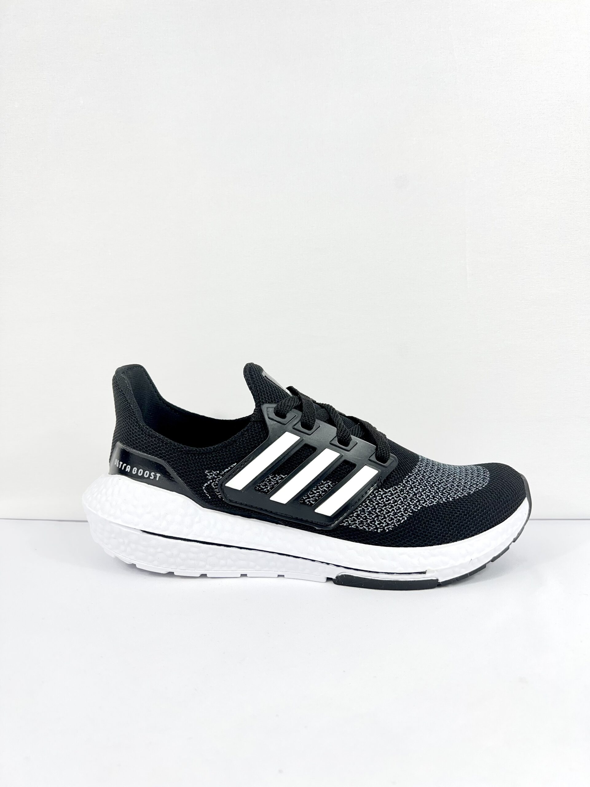 Adidas ULTRABOOST Preto/Branco