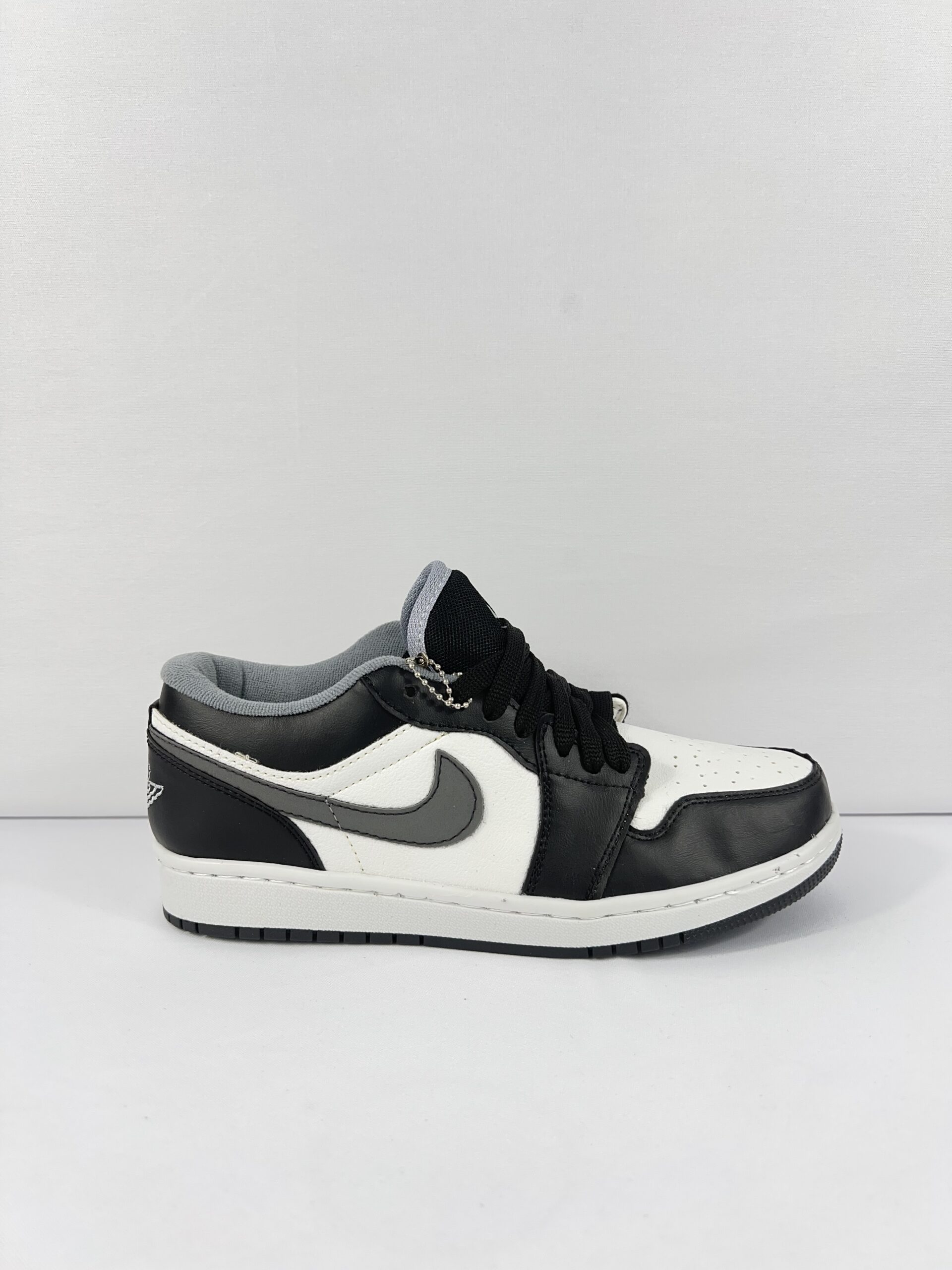 Tênis Air Jordan 1 Low - Preto/Branco/Cinza