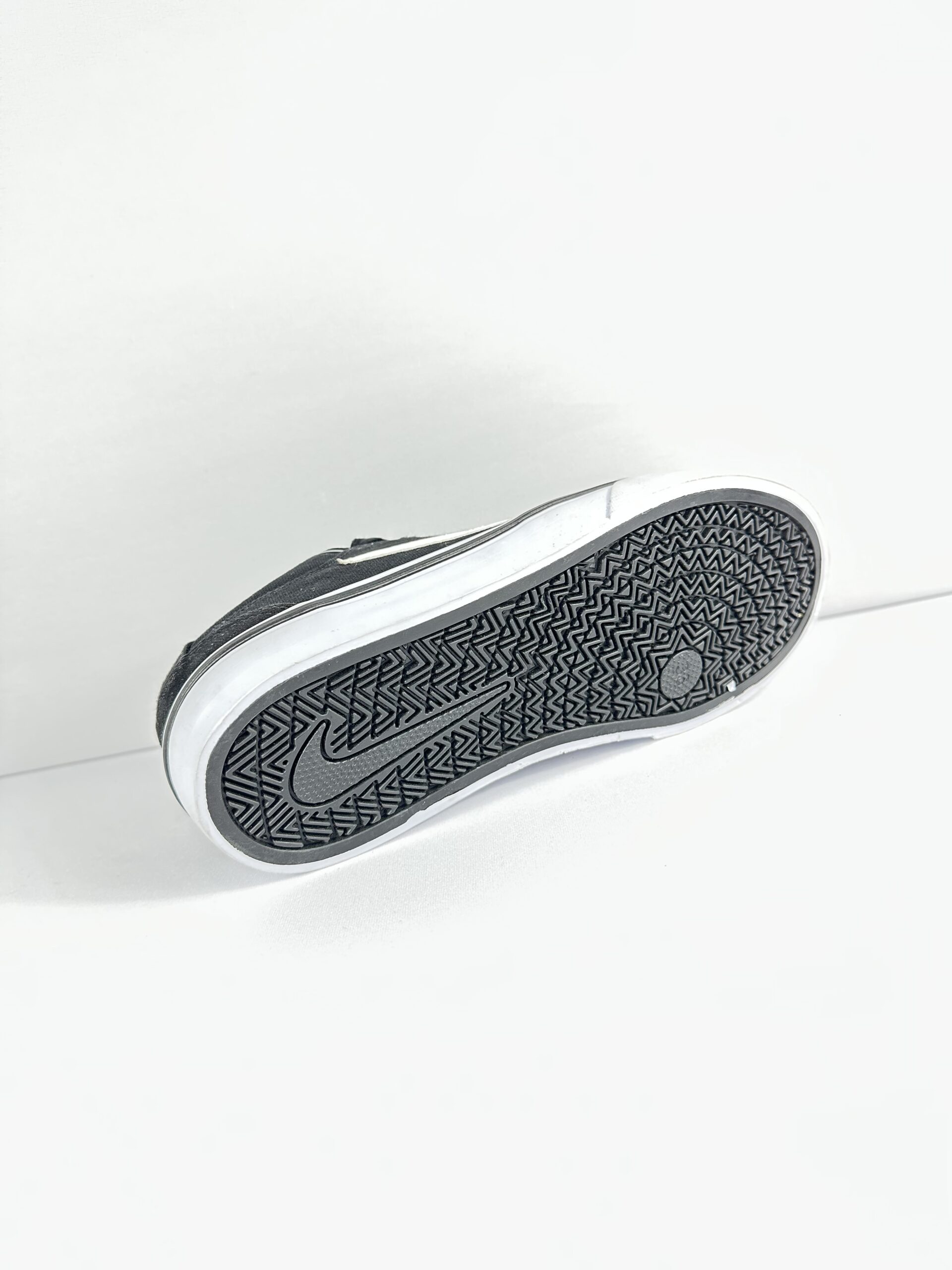 Tênis Nike SB Chron 2 - Preto e Branco - Imagem 2